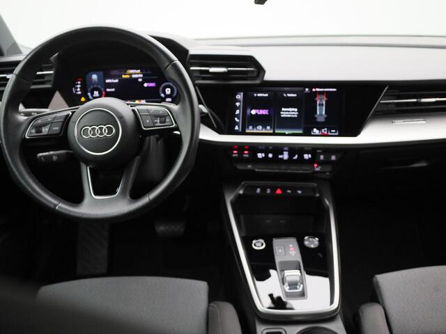 Audi A3 SPORTBACK 30 TFSI Business edition | Navigatie | Airco | Lichtmetalen wielen