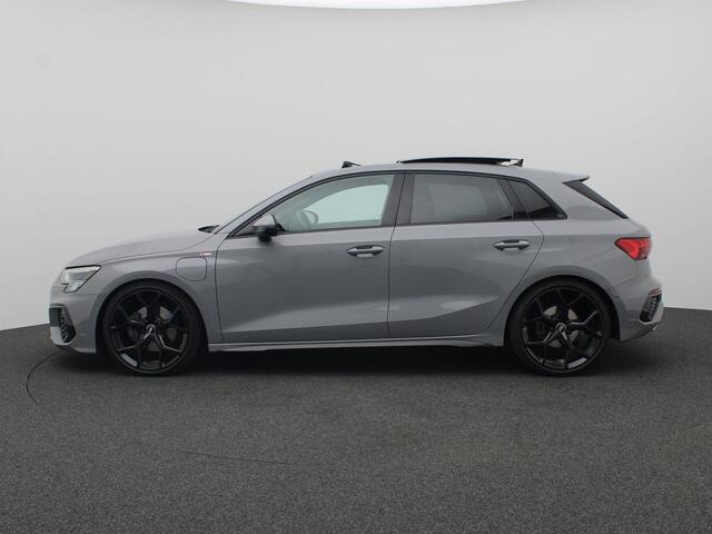 Audi A3 SPORTBACK 40 TFSI e S edition Competition 204PK S-Tronic Panoramadak, Trekhaak, Keyless, 18" LM velgen, Parkeersensoren voor en achter, B&O Audio, Navi