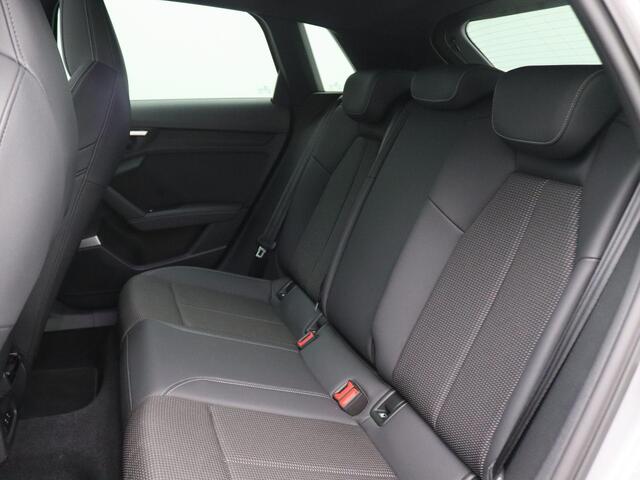 Audi A3 SPORTBACK 40 TFSI e S edition Competition 204PK S-Tronic Panoramadak, Trekhaak, Keyless, 18" LM velgen, Parkeersensoren voor en achter, B&O Audio, Navi