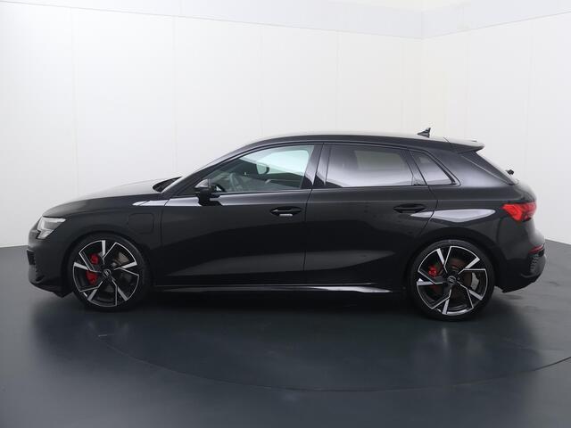 Audi A3 SPORTBACK 45 TFSI e S edition Competition | 245 PK | Achteruitrijcamera | Cruise control | Climate control | LED verlichting | Navigatiesysteem | S-Line | Apple Carplay / Android Auto |