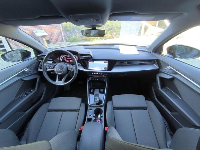 Audi A3 SPORTBACK 30 TFSI Advanced edition Hybrid, carplay Dab, climate en cruise control, stoel en stuur verwarming, Navi, comfort stoelen, virtual cockpit.