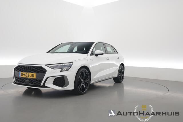 Audi A3 SPORTBACK 40 TFSI e S-Line Ext. | Rijklaar! | SOH 100% | NAV + CarPlay | 19'' | Camera + PDC | Keyless | Cruise |