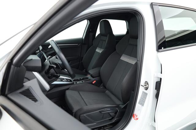 Audi A3 SPORTBACK 40 TFSI e S-Line Ext. | Rijklaar! | SOH 100% | NAV + CarPlay | 19'' | Camera + PDC | Keyless | Cruise |
