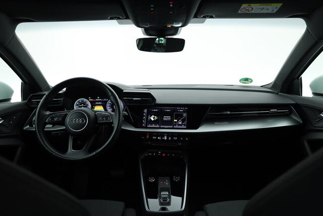 Audi A3 SPORTBACK 40 TFSI e S-Line Ext. | Rijklaar! | SOH 100% | NAV + CarPlay | 19'' | Camera + PDC | Keyless | Cruise |