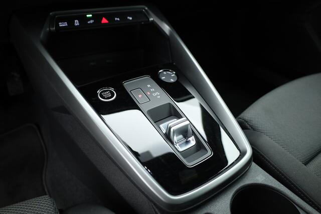 Audi A3 SPORTBACK 40 TFSI e S-Line Ext. | Rijklaar! | SOH 100% | NAV + CarPlay | 19'' | Camera + PDC | Keyless | Cruise |