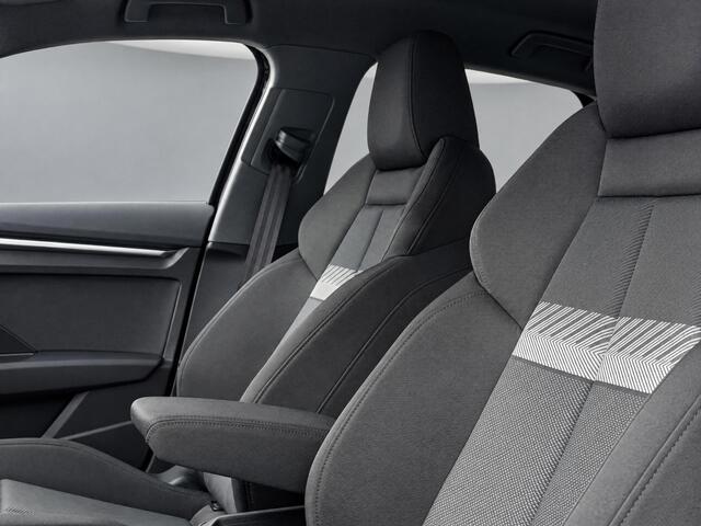 Audi A3 SPORTBACK 30 TFSI/110PK Advanced edition · Navigatie · Apple/Android Car Play · Park assist
