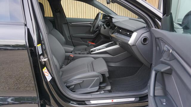 Audi A3 SPORTBACK 35 TFSI 150pk 2x S-Line *Black Optik* LED A-Camera 17inch LM Stoelverwarming *NL auto* 12546km! 1e Eigenaar!