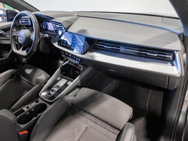 Audi A3 SPORTBACK 35 TFSI S-Line edition / 150pk / NAP / Panorama dak / Adaptieve cruise control /