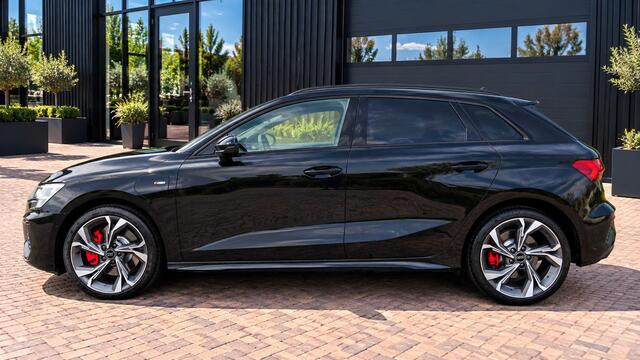 Audi A3 SPORTBACK 45 TFSI-e plug in hybride S line, 200 KW/272 PK S Line, Comfort pakket, Automaat, 18", Panorama, Clima, Zwart pareleffect