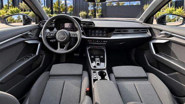 Audi A3 SPORTBACK 45 TFSI-e plug in hybride S line, 200 KW/272 PK S Line, Comfort pakket, Automaat, 18", Panorama, Clima, Zwart pareleffect