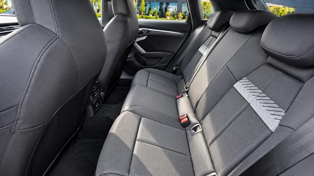 Audi A3 SPORTBACK 45 TFSI-e plug in hybride S line, 200 KW/272 PK S Line, Comfort pakket, Automaat, 18", Panorama, Clima, Zwart pareleffect