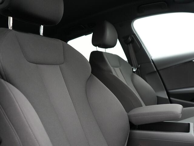 Audi A4 Avant 35 TFSI S Line 2.0 TFSI 150pk | Trekhaak af Fabriek | Adaptive Cruise | Apple Carplay | Sportstoelen Verwarmd | 18"L.M | BLIS | Virtual |
