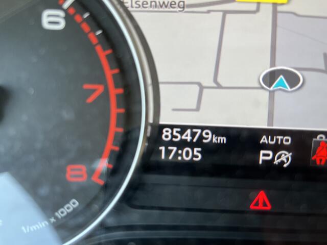Audi A4 Avant 40 TFSI S edition / AUTOMAAT/ PANO/ LEER/ PARK. SENSOREN + CAMERA/ ADAPT. CRUISE/ DIGITAL COCKPIT/ APPLE CARPLAY/ ANDROID AUTO/ BLUETOOTH/ CLIMA/ MATRIX/ KEYLESS/ STOEL VERWARM./