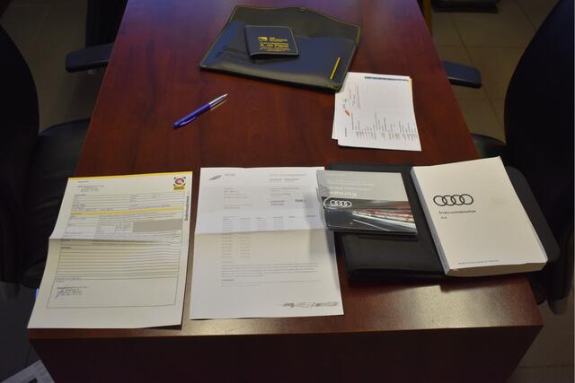 Audi A4 Avant 40 TFSI Sport S line edition,,S-LINE INTER / EXTR,ORGINEEL NEDERLANDSE AUTO,BOEKJES,NAP EN ONDERHOUDSHISTORIE