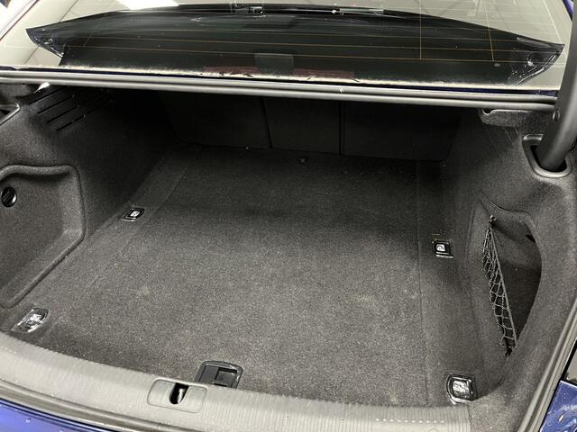 Audi A4 Limousine 40 TFSI Business Edition | Stoelverwarming | Adaptive cruise | Camera