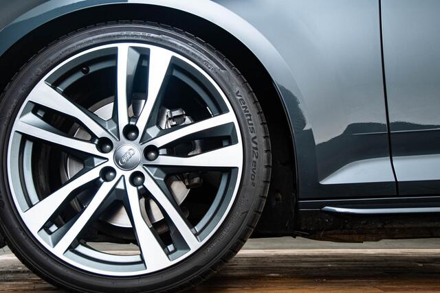 Audi A4 Avant 40 TFSI Sport S line black edition Panoramadak - Head up - Elektrisch verstelbare/verwarmde stoelen - Interieurvoorverwarming - B&O - Assistentiepakket City/Parking - MMI navigatie plus -