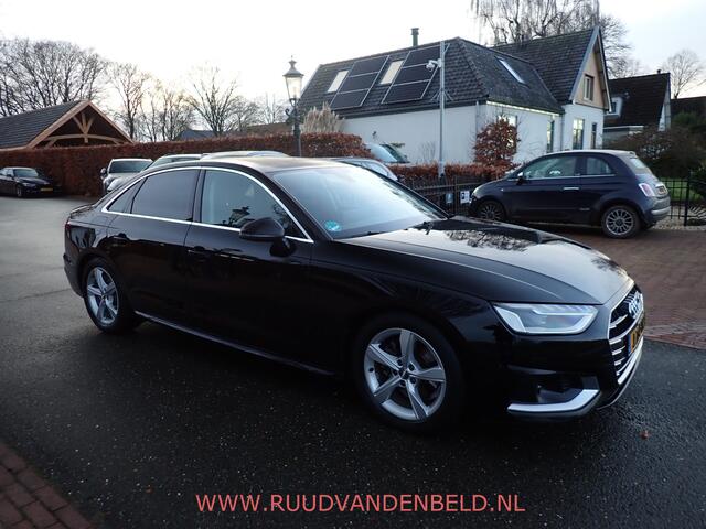 Audi A4 Limousine 35 TFSI Launch edition Business NAVI / CRUISE / SPORT ONDERSTEL + STOELEN