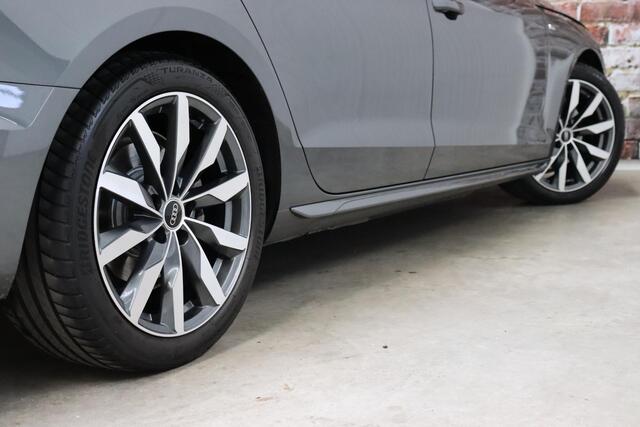 Audi A4 Avant 35 TFSI S Edition Competition Automaat / Panoramadak / Optic Black / Adaptieve Cruise Control / 18 Inch / LED / Stoelverwarming / Navigatiesysteem / Achteruitrijcamera / Extra Getint Glas / Climate Control