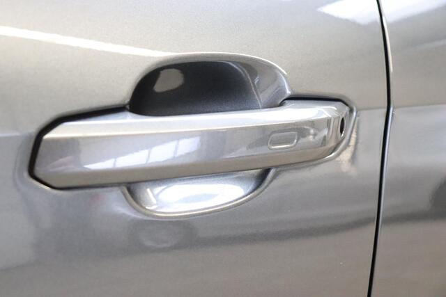 Audi A4 Avant 35 TFSI S Edition Competition Automaat / Panoramadak / Optic Black / Adaptieve Cruise Control / 18 Inch / LED / Stoelverwarming / Navigatiesysteem / Achteruitrijcamera / Extra Getint Glas / Climate Control