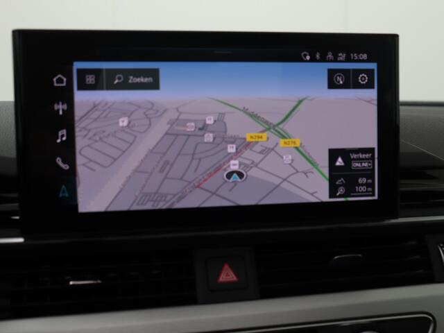 Audi A4 Limousine 40 TFSI S edition | 204 PK | Volledig digitaal instrumentenpaneel | Schuif / kanteldak | Achteruitrijcamera | LED verlichting | Lichtmetalen velgen 18"| Sportstoelen | Parkeersensoren | Navigatie | Half lederen bekleding |