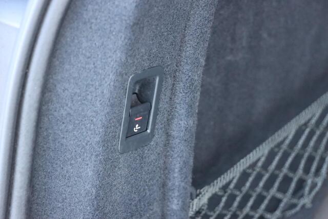 Audi A4 Avant 40 TFSI Sport S line 190pk S Tronic Trekhaak | Pano | Navi