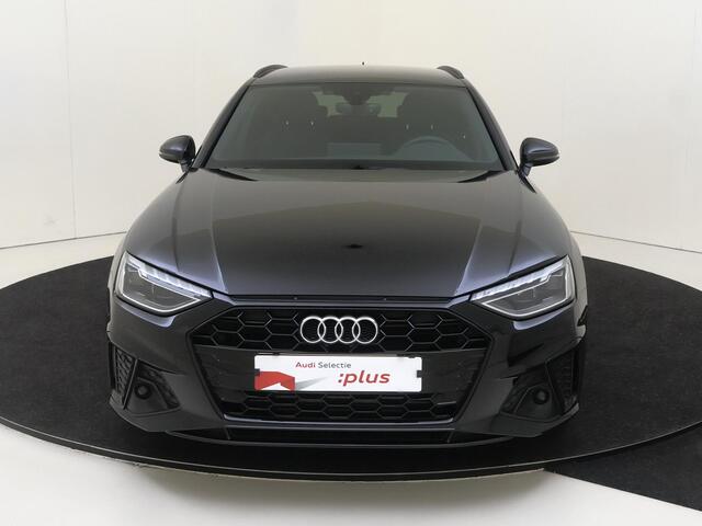 Audi A4 Avant 35 TFSI S edition Competition | Stoelverwarming | 3-zone airco | Virtual cockpit Plus | Navigatie Plus | Carplay | Elektrische achterklep | Full LED verlichting |