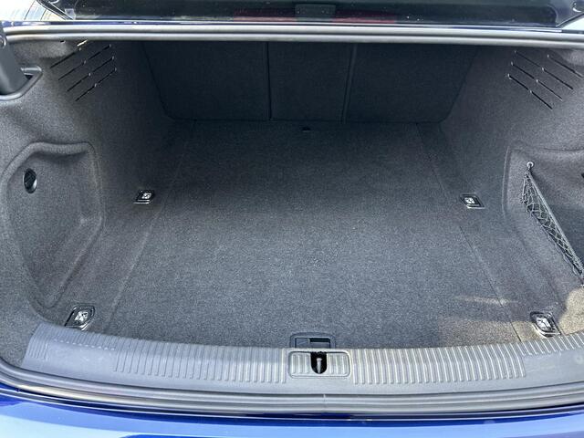 Audi A4 Limousine 35 TFSI S edition | Camera | B&O Audio | Stuur+Stoel verwarming| Elektrisch Schuif/Kantel-Dak | Climate Control |