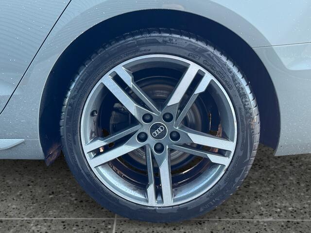Audi A4 Avant 35 150pk TFSI S edition Parkeerhulp plus | Stoelverwarming voorin | MMI navigatie plus MMI touch
