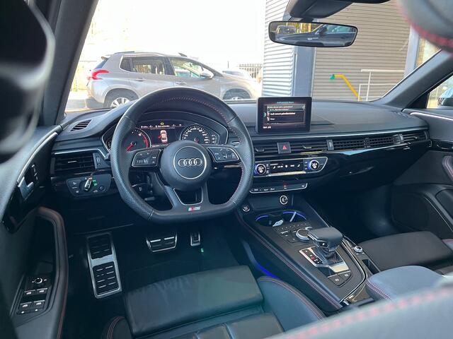 Audi A4 Limousine 40 TFSI 190PK Sport S line black edition / Parkeersensoren / Getint glas / Navigatie / Lederen bekleding / 19'' LMV