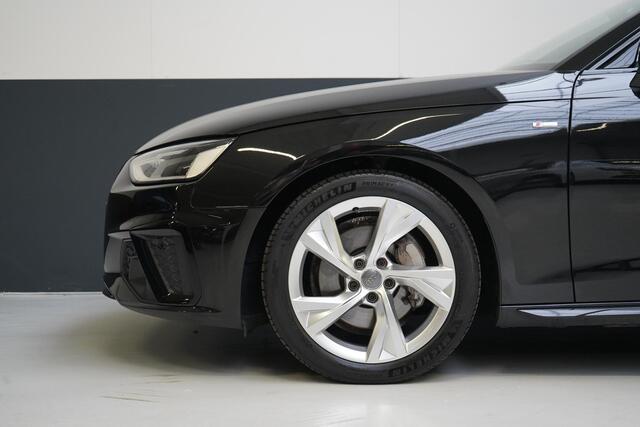 Audi A4 Avant 40 TFSI S edition Competition | Zwart optiek | Panoramadak | Trekhaak | Adaptive | Carplay | Camera | Leder | Sportstoelen