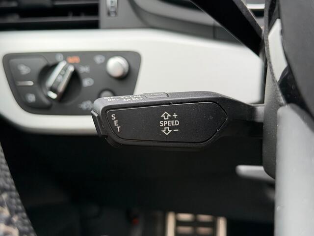 Audi A4 Avant 45 TFSI quattro Sport S line black edition S-Line | Panoramadak | Bang & Olufsen | Standkachel | Head-Up Display | Apple Carplay | Keyless | Trekhaak | LED | Cruise Control | Navigatie | Camera