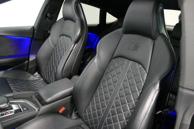 Audi A5 Sportback 3.0 TFSI S5 quattro / Panoramadak / Carbon interieur delen / Elektr. verstelbare voorstoelen + massage / RS Sportstoelen / Sport uitlaat / 20'' LMV / Matrix LED koplampen / Stoelverwarming / Audi Sound System / Dynamische achterlichten / Cruise 