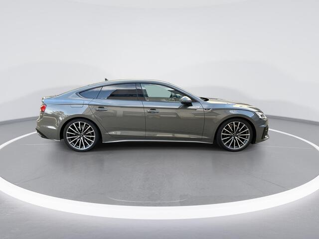 Audi A5 Sportback 35 TFSI 150pk S-Tronic S edition Competition · Matrix LED · Apple/Android Car Play · Inklap. Trekhaak · Elek. Achterklep · Alarmklasse 3 · 19"Velgen · Garantie t/m 20-06-2028 of 100.000km