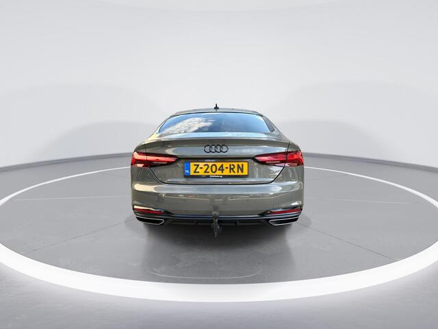 Audi A5 Sportback 35 TFSI 150pk S-Tronic S edition Competition · Matrix LED · Apple/Android Car Play · Inklap. Trekhaak · Elek. Achterklep · Alarmklasse 3 · 19"Velgen · Garantie t/m 20-06-2028 of 100.000km