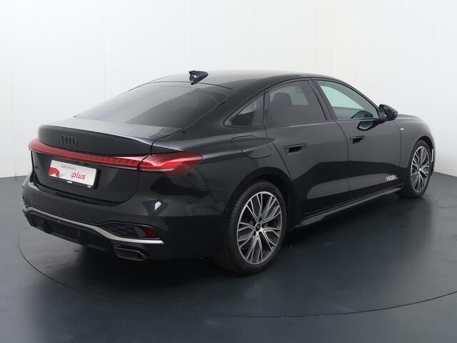 Audi A5 Limousine Edition One (B10) 35 TFSI 110 kW / 150 pk Limousi | S-Line | Sportstoelen | LED-Koplampen | Metallic lak | Achteruitrij Camera | Parkeer hulp voor en achter | Privacy Glas | Ambiante Lichtpakket | |