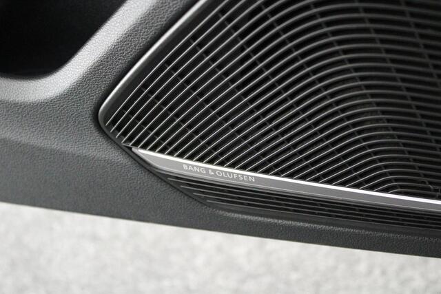Audi A5 Sportback 40 TFSI 204pk S edition Competition Panoramadak B&O Camera Stoelverwarming Navigatie