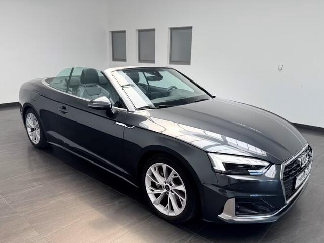 Audi A5 Cabriolet 40 Tfsi S-Tronic (150kW/204pk) ** MATRIX, LEDER, VIRTUAL, NEKVERW, 18-inch LMV, ADAPT. CRUISE ** 1e EIG - ¤ 26.200,= onder NP ** ** INFORMEER OOK NAAR ONZE AANTREKKELIJKE FINANCIAL-LEASE TARIEVEN **