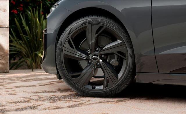 Audi A6 Avant e-tron S edition 83 kWh | 21 inch LM velgen | Sportstoelen | Navigatie | trekhaak | Comfortsleutel |