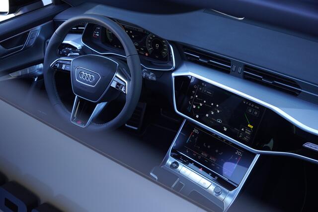 Audi A6 Avant 55TFSIe/367pk Quattro S-Line Competition Blackstyle+|2024|Panoramadak|Trekhaak|21"Black|Head-up|El. stoelen+Memory|PDC+Camera|Cruise+ACC|VOL!