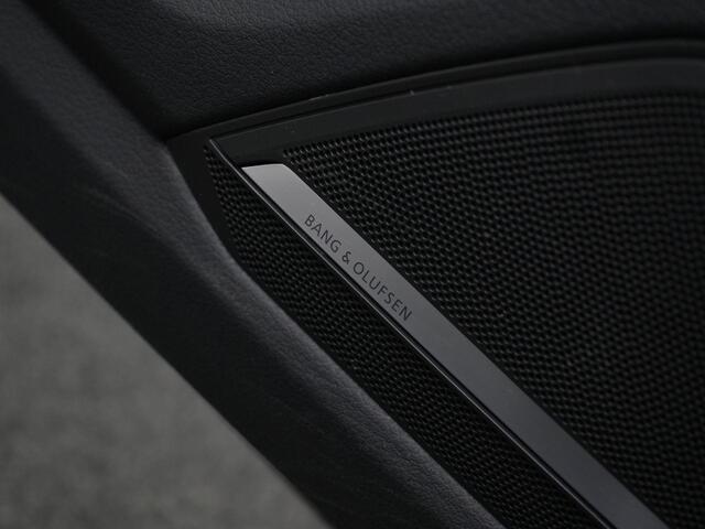 Audi A6 Avant 50 TFSI e 299 pk S-tronic quattro S edition / S-Line | Panoramadak | Trekhaak | Geheugen-/massagestoelen | Leder | Demperregeling | Rondomzicht camera | Head-up display | Bang & Olufsen | Stoelventilatie