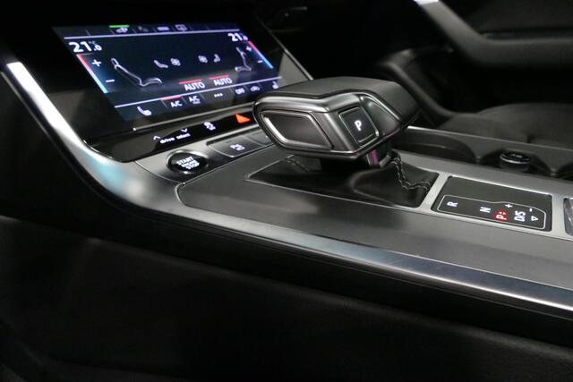 Audi A6 Avant 55 TFSI e quattro S edition Competition / S Line / RS6 Look Diffuser / Maxton Design Bodykit V.2 / Panoramadak / Matrix LED / Apple Carplay - Android Auto / Stoelverwarming / Ambienteverlichting / Stuurwiel verwarming / 21'' LMV / Trekhaak (wegklapb