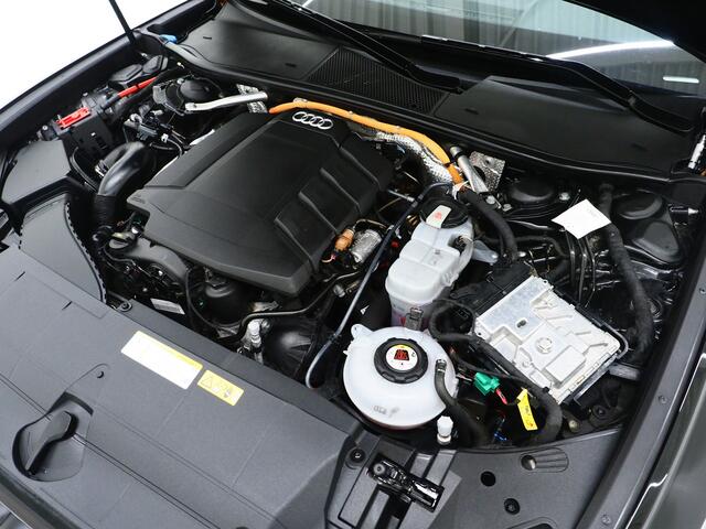 Audi A6 Avant 55 TFSI e quattro Full Black | Trekhaak | Keyless | Adaptive Cruise | Camera | Memory | Stoelverwarming | Carplay