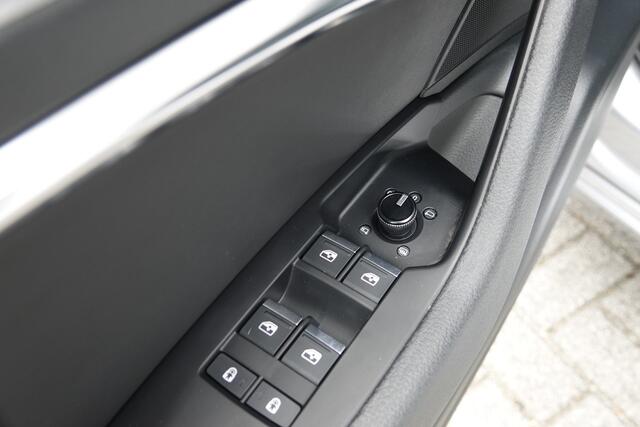 Audi A6 Avant 40 TDI quattro S edition | Trekhaak | Adaptive cruise control | Carplay | DAB |