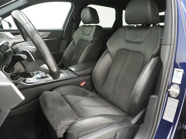 Audi A6 Avant 55 TFSI e quattro Competition Full Black | Leder/Alcantara | Trekhaak | Adaptive Cruise | Keyless | Camera | Memory | Carplay