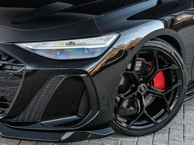 Audi A6 Avant 3.0 TFSI 368PK Quattro S-Edition Panoramadak | Luchtvering | Head-up display | 6-cilinder | Stoelgeheugen | 4-Wiel besturing | Tech Pro | Adaptive cruise control | B&O audio | S-stoelen | Ambiance verlichting | Carbon inleg | Styling kit | 4-Zone climate