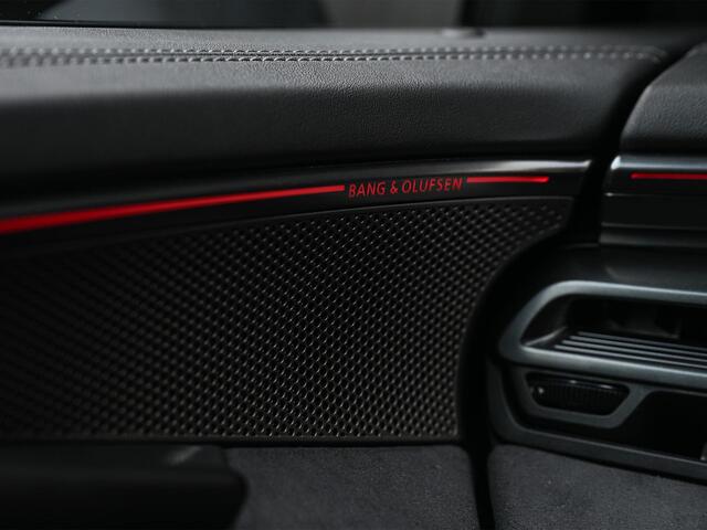 Audi A6 Avant 2.0 e-hybrid quattro S edition Competition | Panoramadak | B&O | Stoelventilatie en Massage | 360 Camera | Luchtvering | Ambiance Interieur | Achterasbesturing | Carbon Inleg | Head-Up | S-Seats | Passagiers Display |