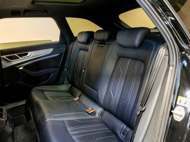 Audi A6 Avant 55 TFSI e quattro S-Line Competition / 367pk / Panorama dak / Trekhaak / Dodehoek herkenning / Elektrische stoelverstelling /