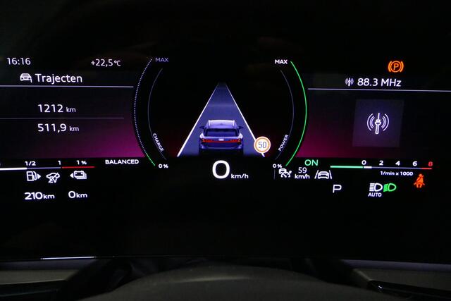 Audi A6 Avant 2.0 e-hybrid S edition / Maxton Design Bodykit V.2 / Panoramadak / Achterasbesturing / MMI Passenger Display / Carbon interieurdelen / S Sportstoelen / Tech plus / Bang & Olufsen 3D Sound / Stoelverwarming / Matrix LED / Ambienteverlichting / 21'' LMV / Apple Carplay - Android Auto / Sport-Chassis