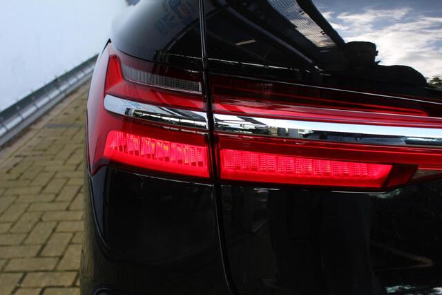 Audi A6 Avant 40 TDI S edition | Incl. 12 maanden Garantie | Panorama dak | Elektrisch wegklapbare trekhaak | Elektrisch verstelbare stoelen met memory | Elektrische kofferbakklep | Keyless entry/start | Stoelverwarming | Adaptive cruise | Navigatie | Schuif/kantel dak | Head-up Display | Dodehoekdetectie | Draadloze telefoonlader |