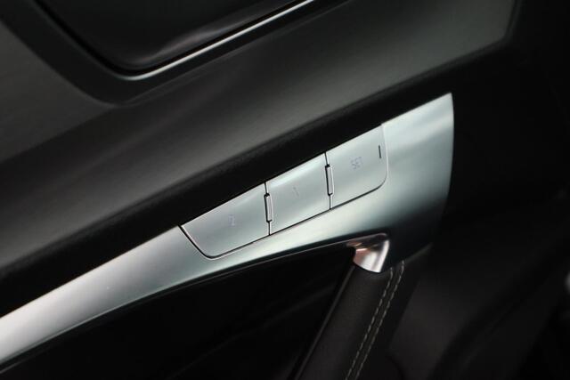 Audi A6 Avant 55 TFSIe 367pk quattro Competition Stoelverwarming Panoramadak Camera Trekhaak